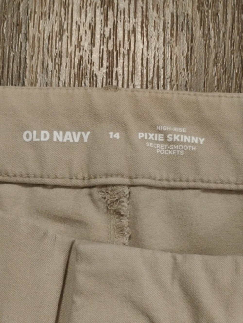 5/$20 Size 14 Old Navy Women's Pixie Skinny Pants in Light Beige - Picture 4 of 5